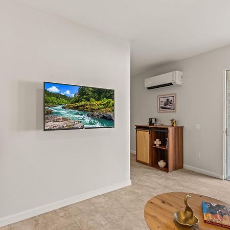 Casa Oliver Hotel & Resort - A Men'S Clothing Optional Resort In パーム・スプリングス エクステリア 写真
