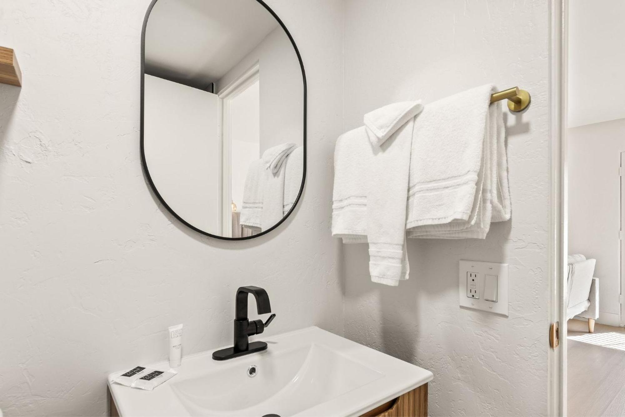 Casa Oliver Hotel & Resort - A Men'S Clothing Optional Resort In パーム・スプリングス エクステリア 写真