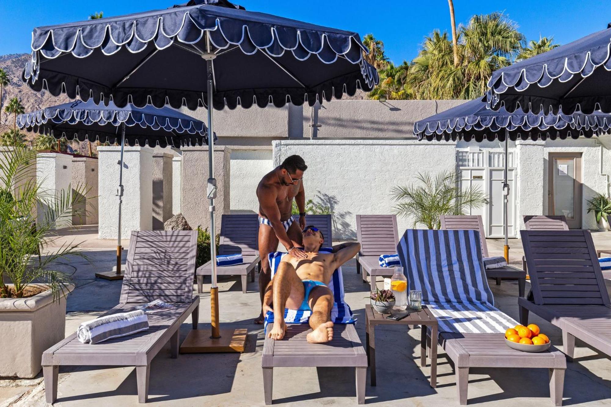 Casa Oliver Hotel & Resort - A Men'S Clothing Optional Resort In パーム・スプリングス エクステリア 写真
